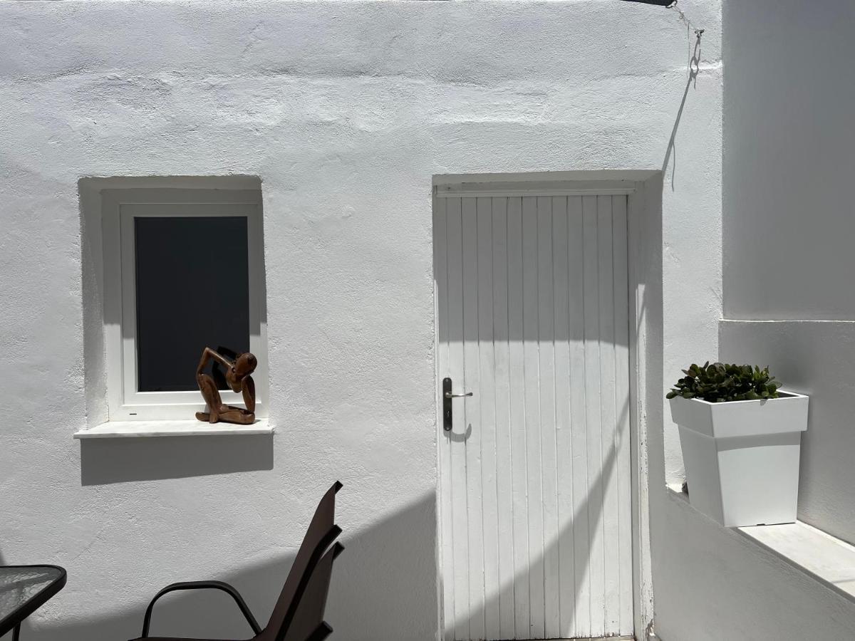 3 Bedroom House Included Free Car Rental Perissa  Exterior photo